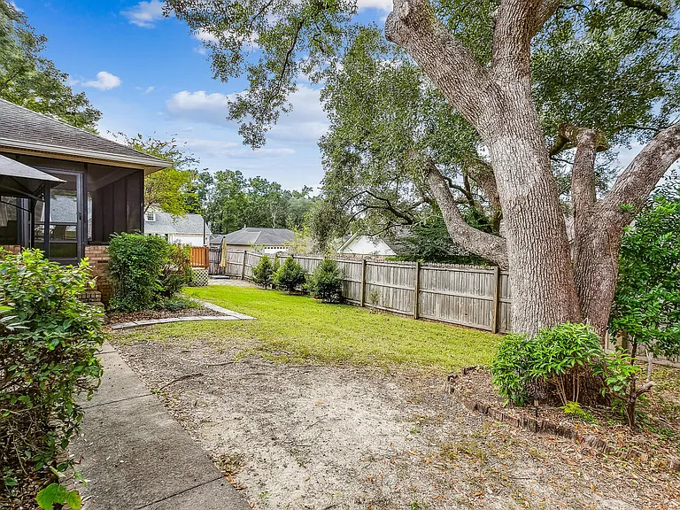 1960 Woodbridge Dr — Photo 13