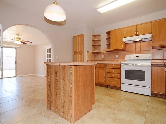 3rd image of 12540 N B St
