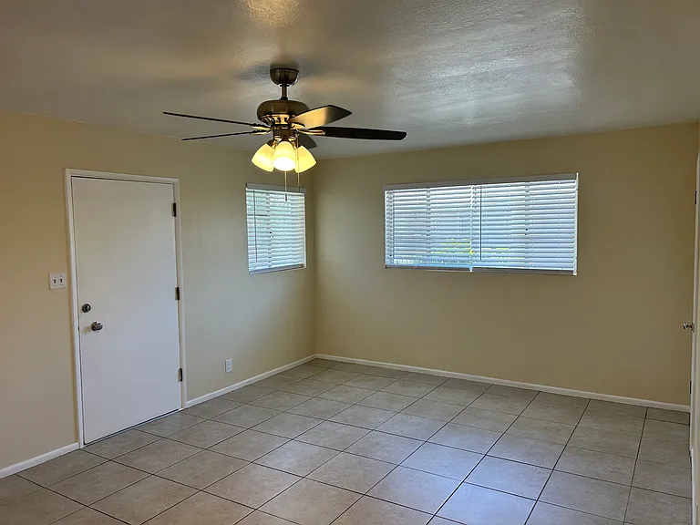 439 W Osborn Rd — Photo 9