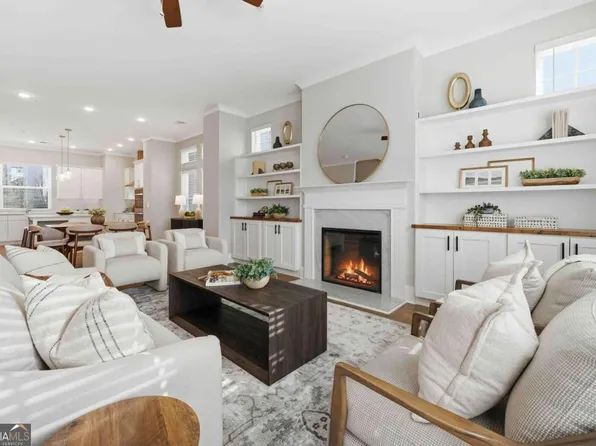 826 S Columbia Dr, Decatur, GA 30030