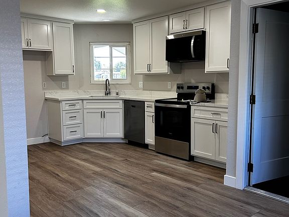5th image of 224 Juniper St