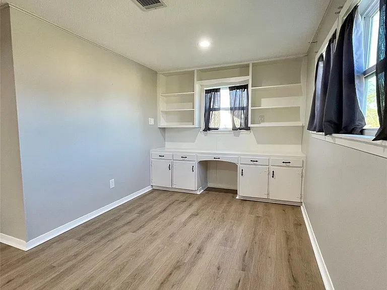 817 N Valderas St — Photo 6