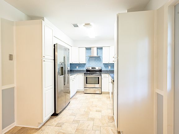 5th image of 2612 Goff St