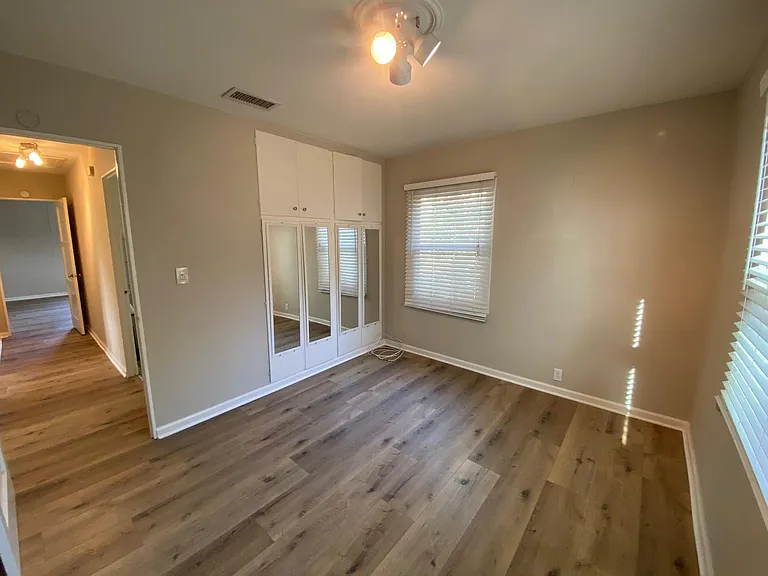 6526 Van Noord Ave — Photo 5