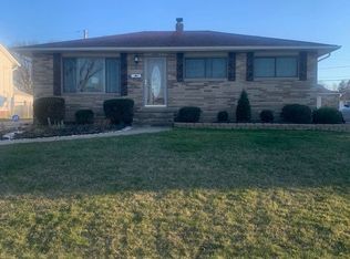 9203 Cambridge Dr, Parma, OH