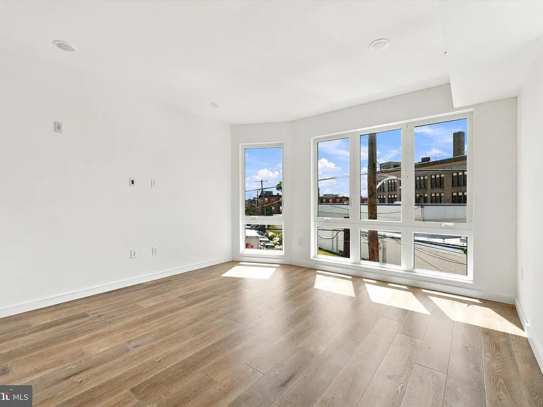 1729 Francis St #4 — Photo 10