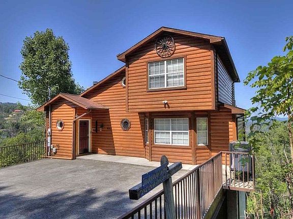 3rd image of 943 Crooked Ridge Rd