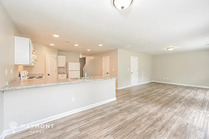 4 bed, 2.5 bath, 1801 sqft, $1,895 — Photo 4