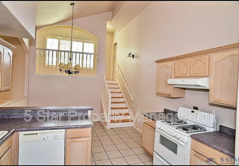 1560 Via Appia St — Photo 18
