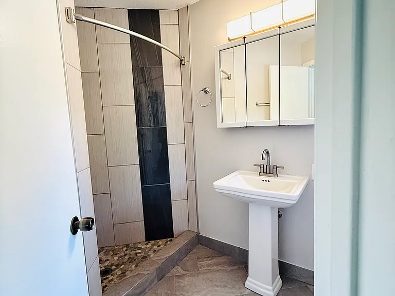 501 Vine St #A — Photo 11