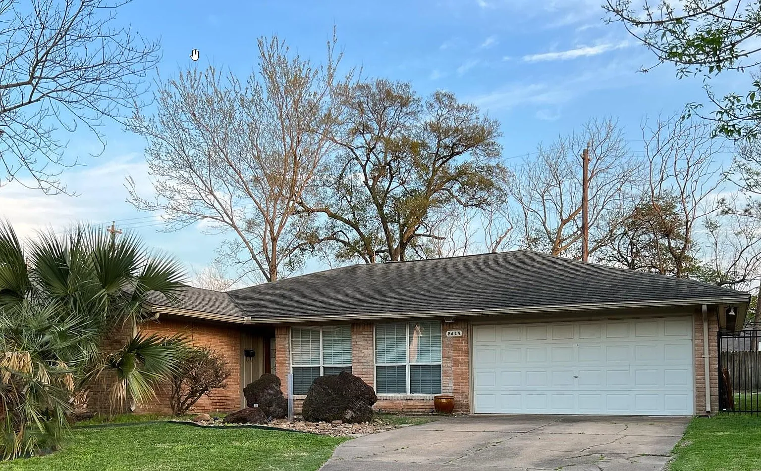 3 bed, 2.0 bath, 1619 sqft, $2,000 — Photo 1