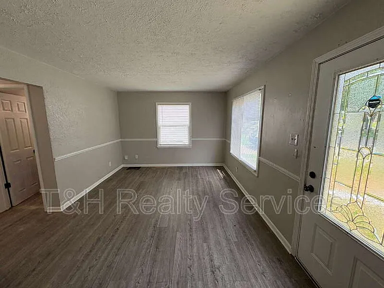 5242 E 20th Pl — Photo 3