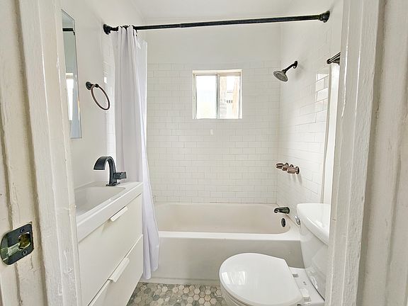2nd image of 3956-3960 W 27th St #17362282