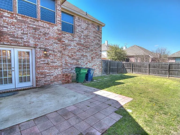 9400 Woodhurst Dr — Photo 23