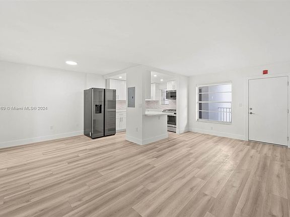 3rd image of 240 Collins Ave APT 5C