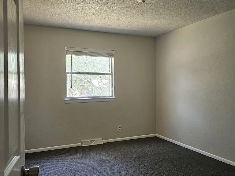 1137 S Bryan Ave — Photo 13
