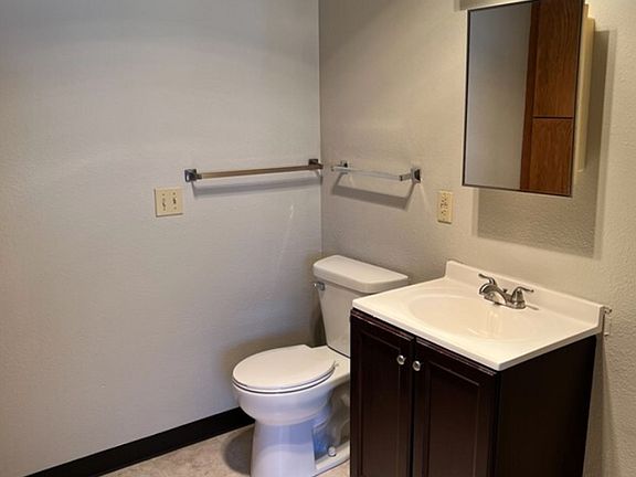 4th image of 1204 Hartford Ave #105