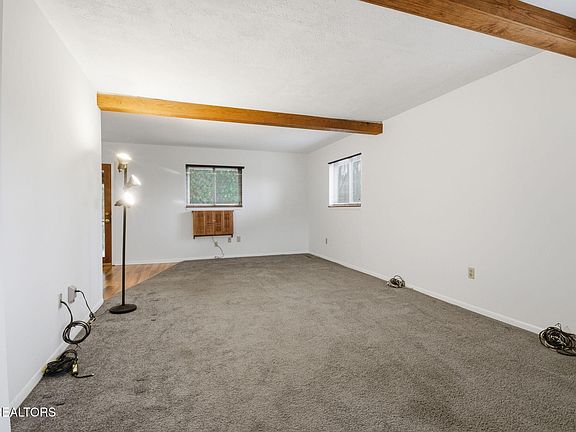 3rd image of 353 E Wolf Valley Rd