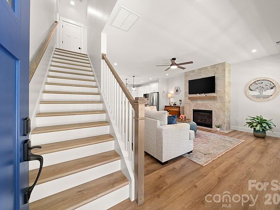 4th image of 445 Governors View Rd