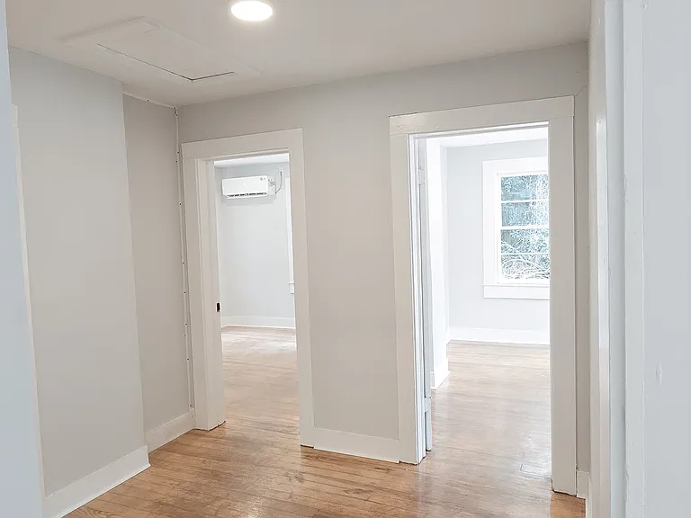 338 S Locust Ave — Photo 15