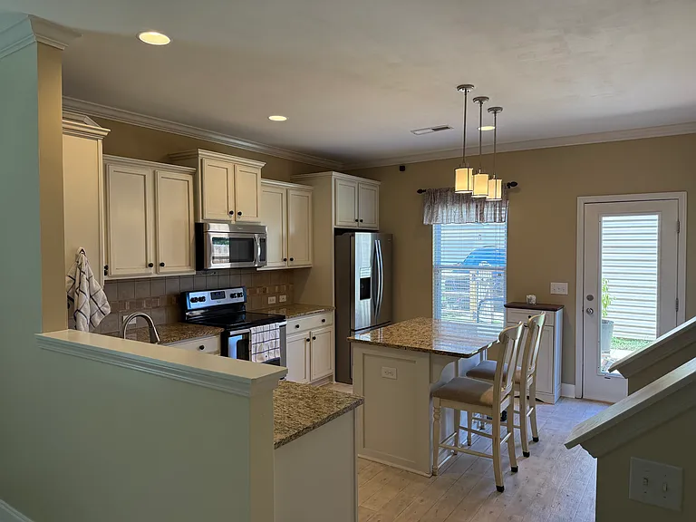 7007 McLothian Ln — Photo 8