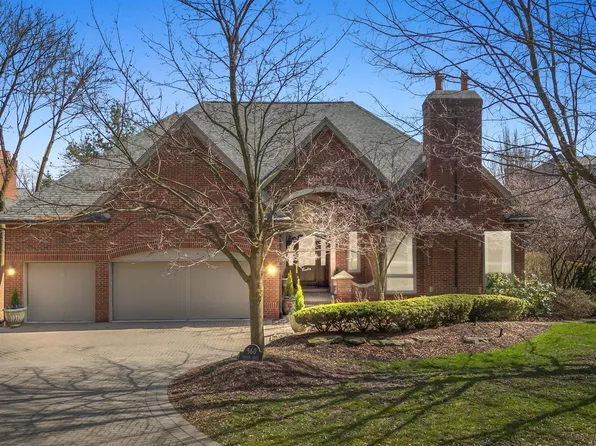 560 Pineway Cir, Bloomfield Hills, MI 48302
