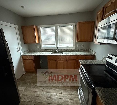 3rd image of 14951 Strathmoor St #2