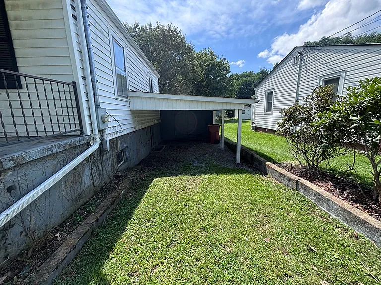 203 Meridith St — Photo 9