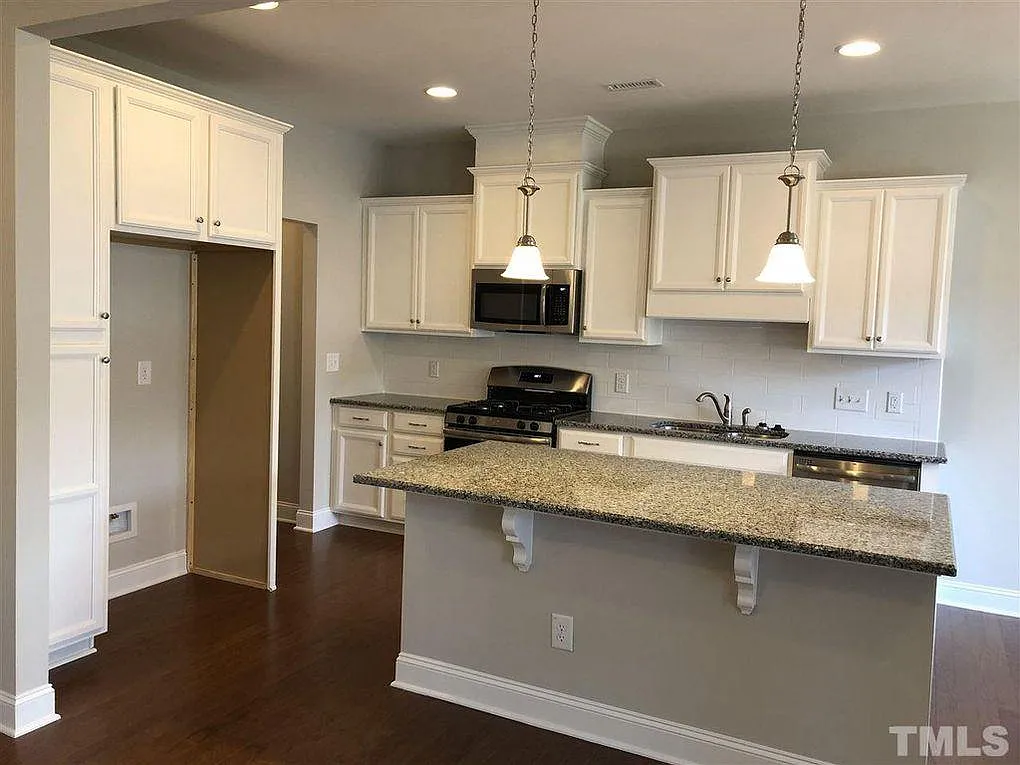 Building Photo - 325 Acorn Hollow Pl