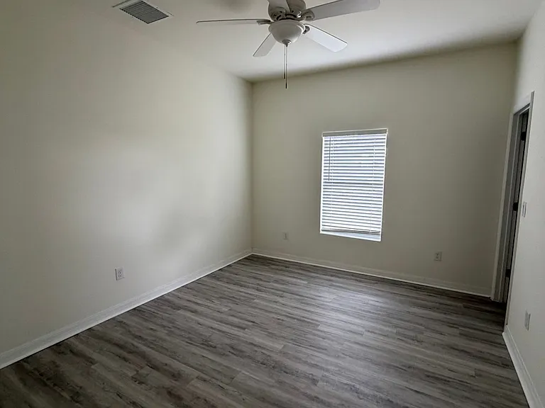 1060 San Cristobal Ave — Photo 22