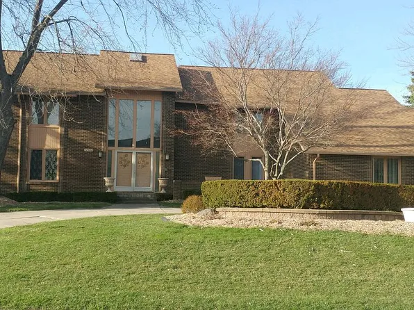 2106 Coach Way Ct, Bloomfield Hills, MI 48302
