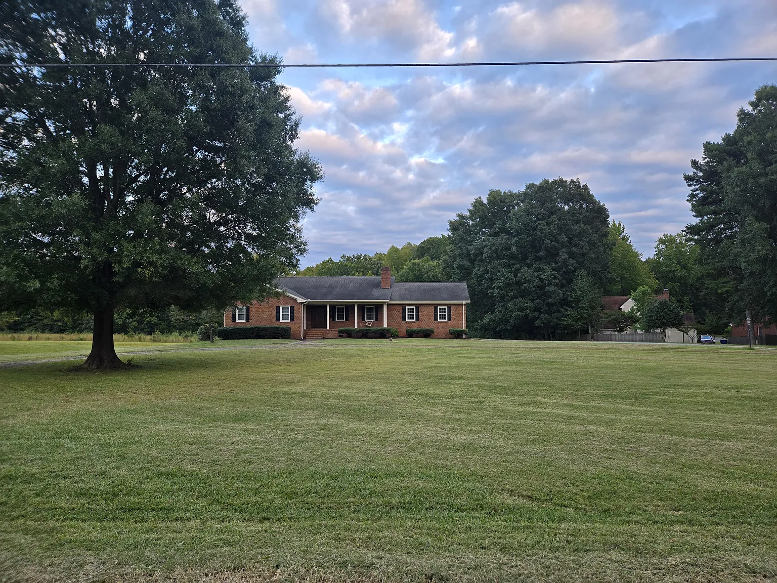 3 bed, 3.5 bath, 3884 sqft, $2,500 — Photo 2