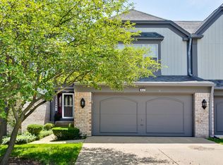 832 Marseilles Cir, Buffalo Grove, IL