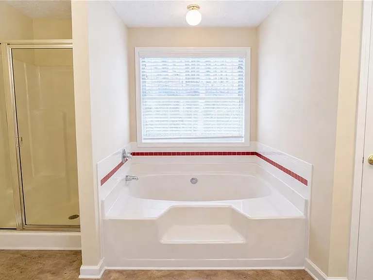 710 Suwanee Lakes Cir — Photo 23
