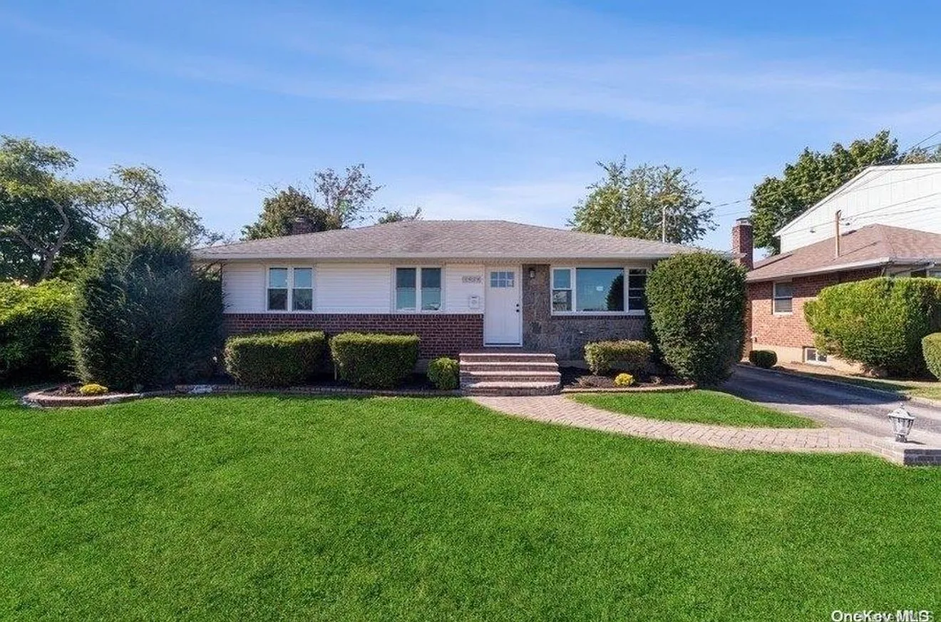 3 bed, 1110 sqft, $4,300 — Photo 1