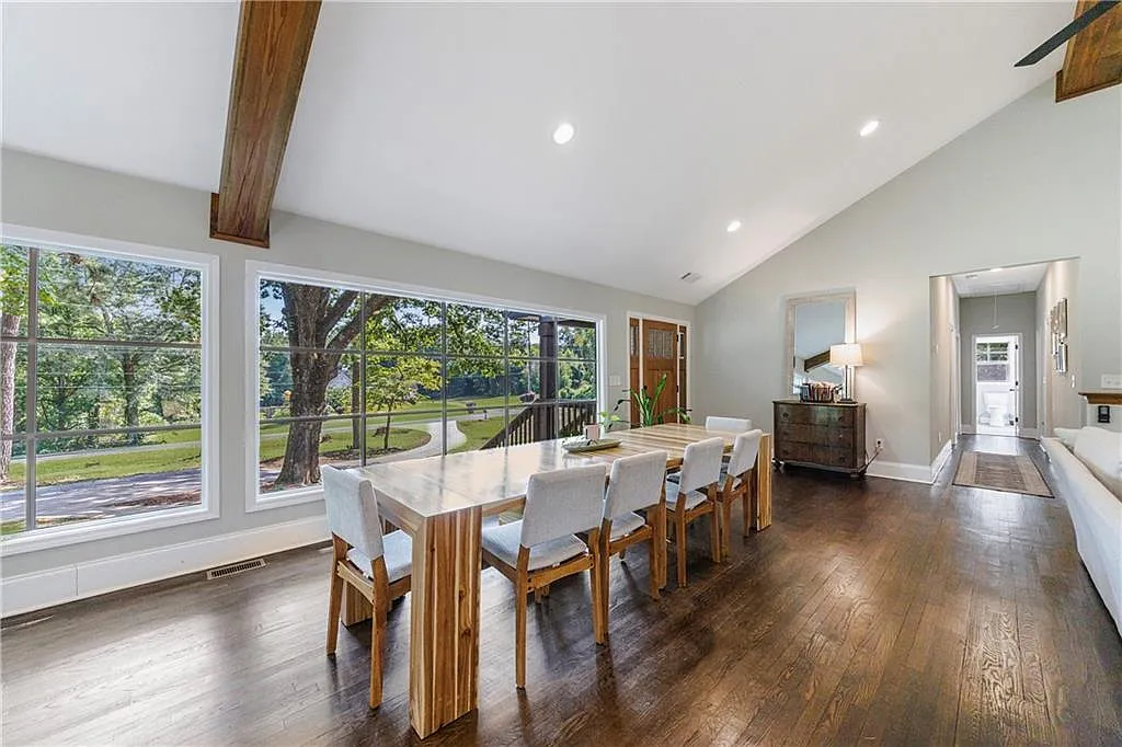 5 bed, 4.0 bath, 4623 sqft, $4,200 — Photo 3