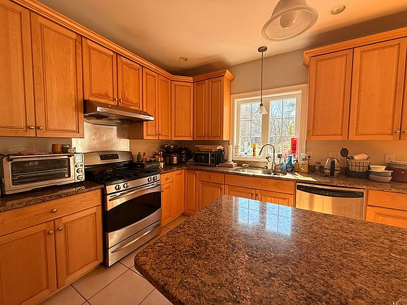 5th image of 227 Central Ave