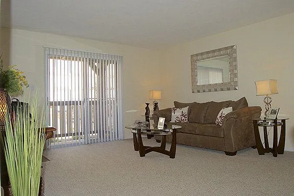 Cambridge Apartments — Photo 17