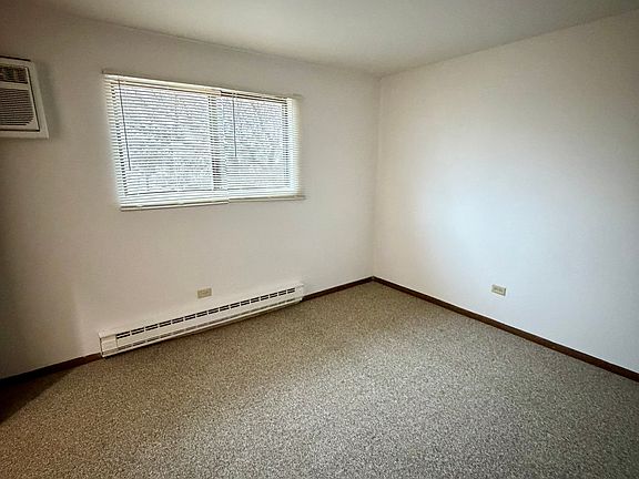 5th image of 563 Parkview Ln APT 2
