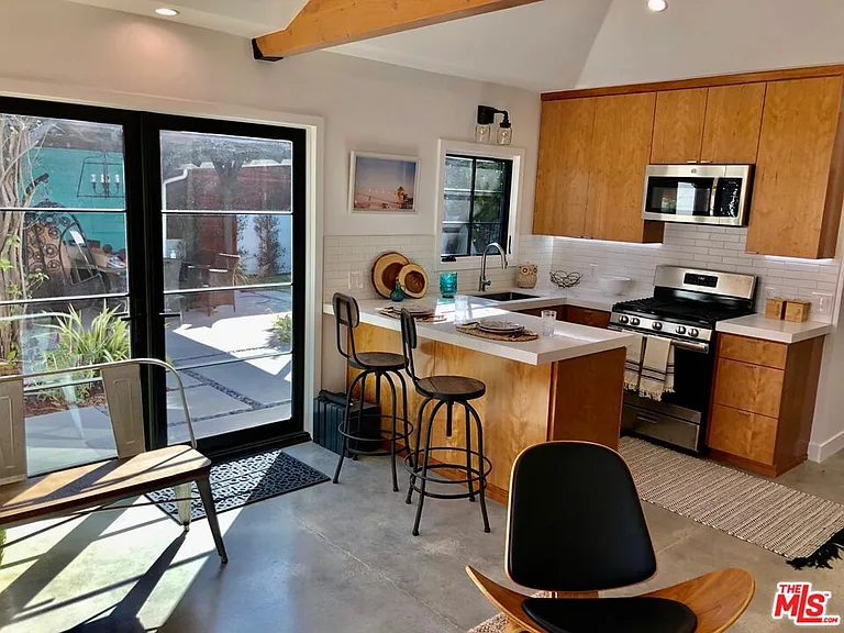 4217 Irvine Ave — Photo 25