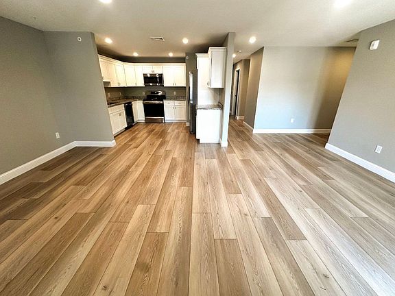 4th image of 109 Church St #14