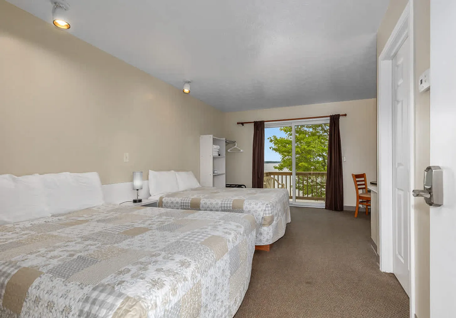 Studio, 1.0 bath, $1,184 — Photo 1