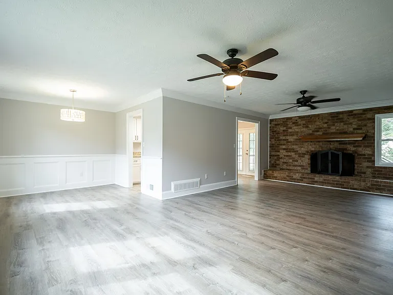 1030 Carriage Hill Rd — Photo 4