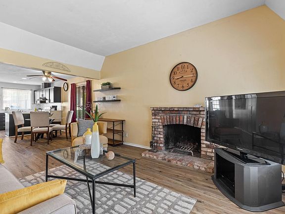 3rd image of 2774 Countrywalk Cir