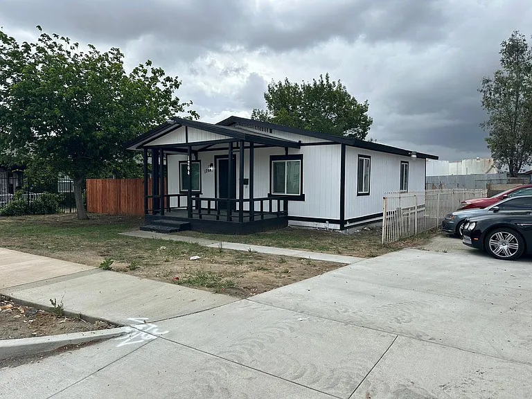 1264 E Holt Blvd — Photo 1