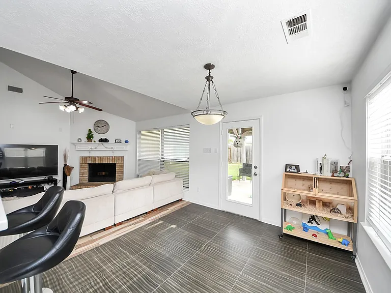 18318 Farriswood Ct — Photo 14