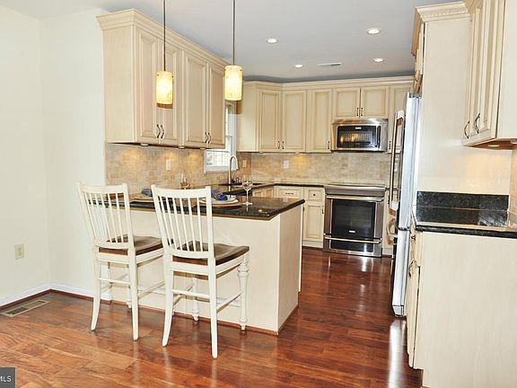 4th image of 7411 Salford Ct