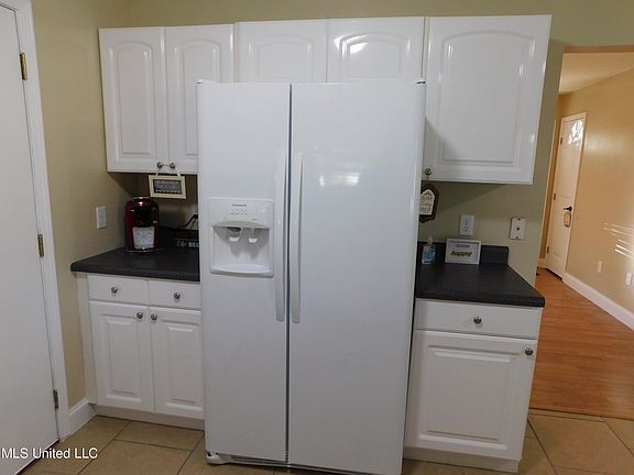 2nd image of 107 W Chipwood Dr