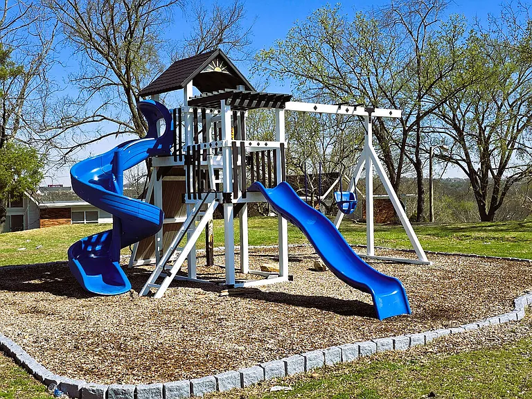 Falcon View Apartments — Photo 9