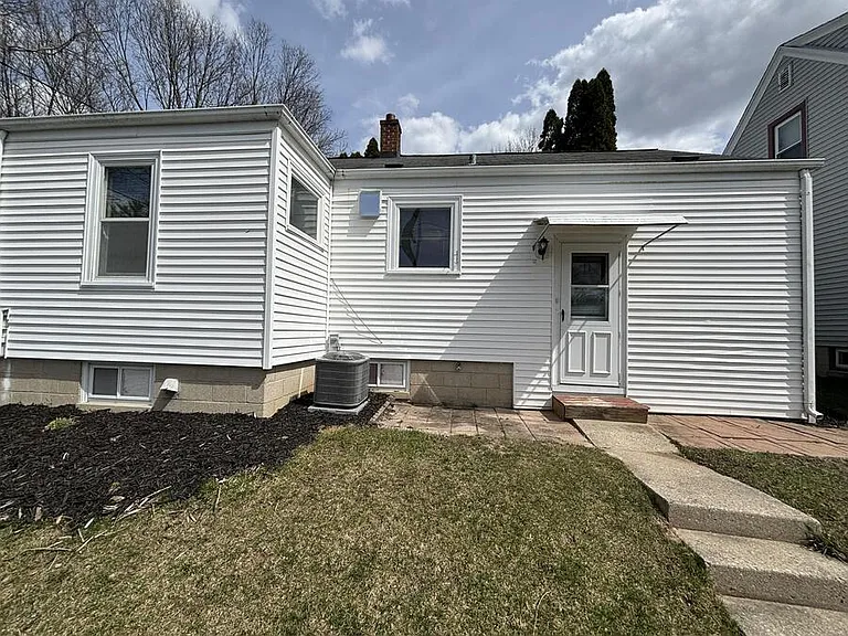 W63N399 Hillcrest Ave — Photo 22